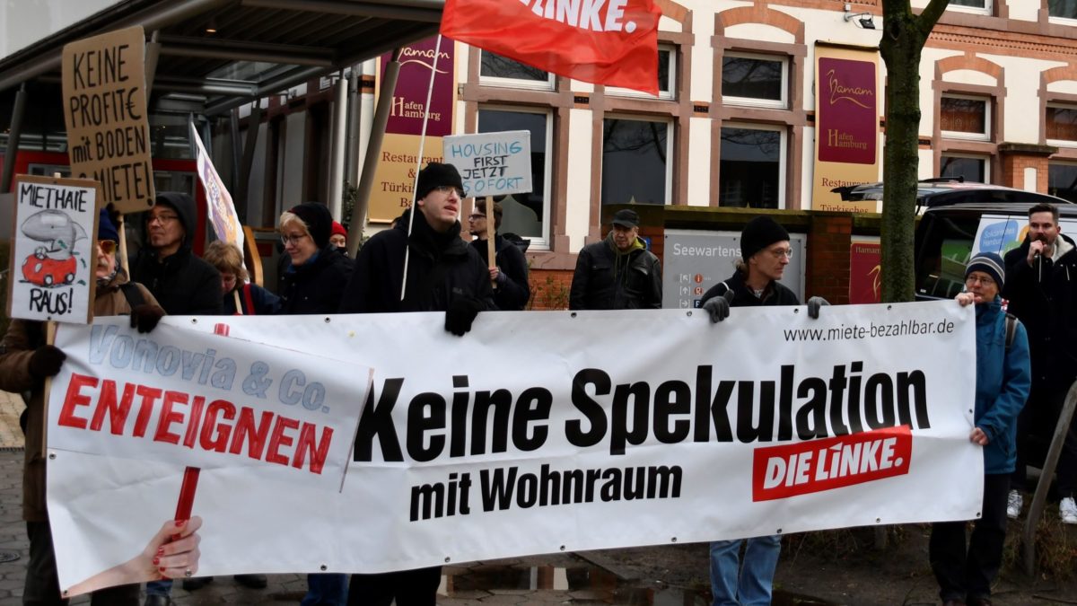Mietendeckel und mehr Sozialwohnungen gefordert – Demonstration gegen Hamburger Immobilienforum